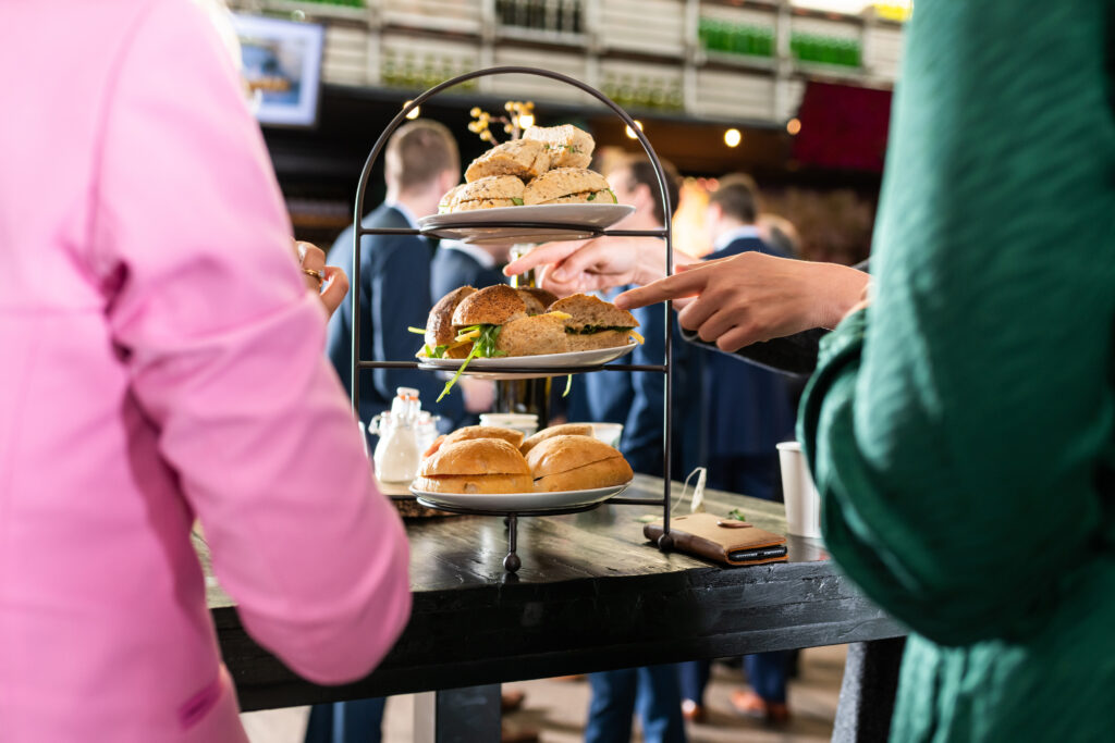 Foodmoment tijdens een zakelijke netwerkbijeenkomst bij de Mauritskazerne in het hart van de FoodValley.