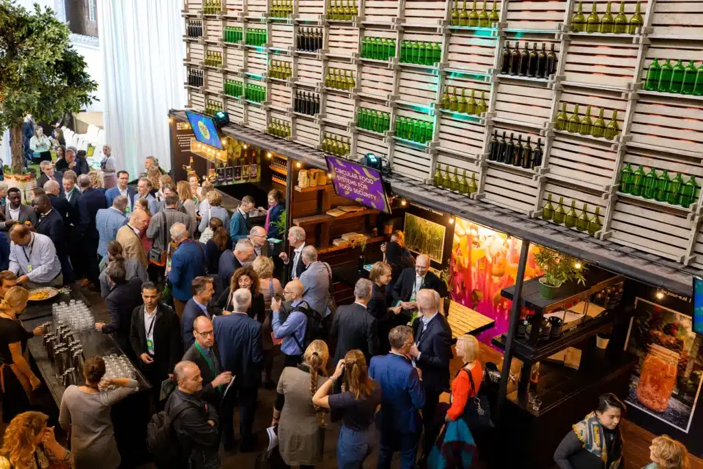 Netwerkborrel met foodconcept tijdens zakelijk event in de Mauritskazerne Ede