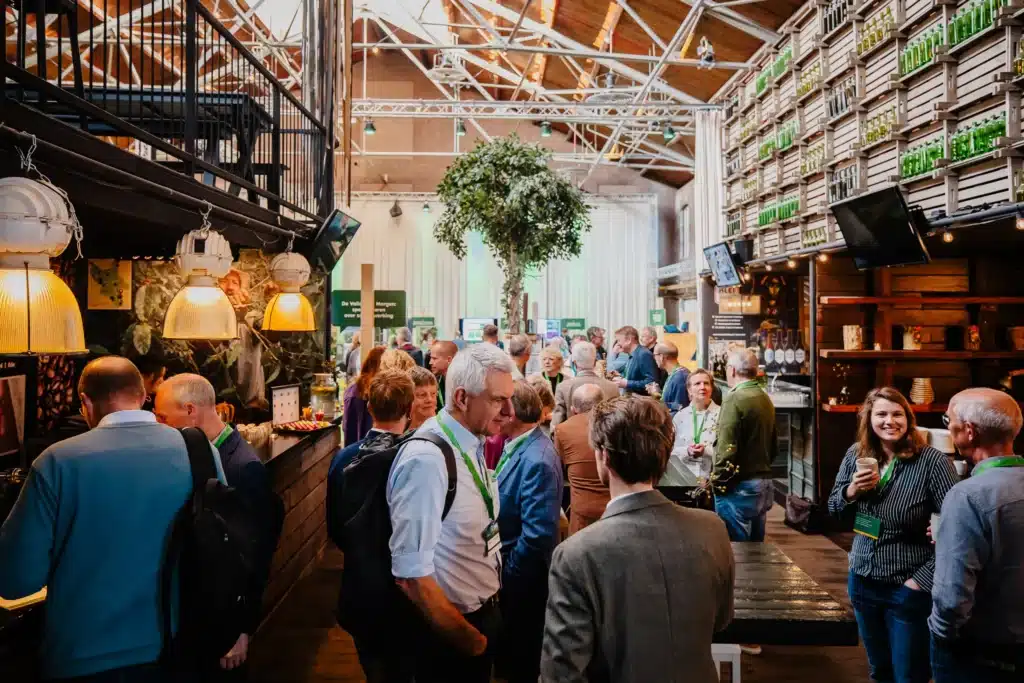 Zakelijke netwerkbijeenkomst met foodmoment in de Mauritskazerne in Ede